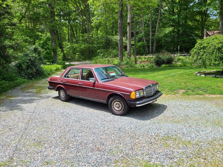 Photo for 1982 Mercedes-Benz 240D